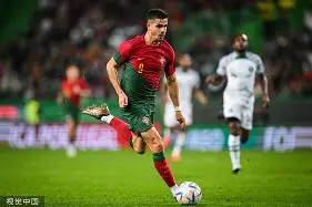 Crowns Sports-关于从今夜葡萄牙体育调整名单以备欧冠到清晨费耶诺德备战欧篮联，夏洛特黄蜂窗口期扳平良机的信息