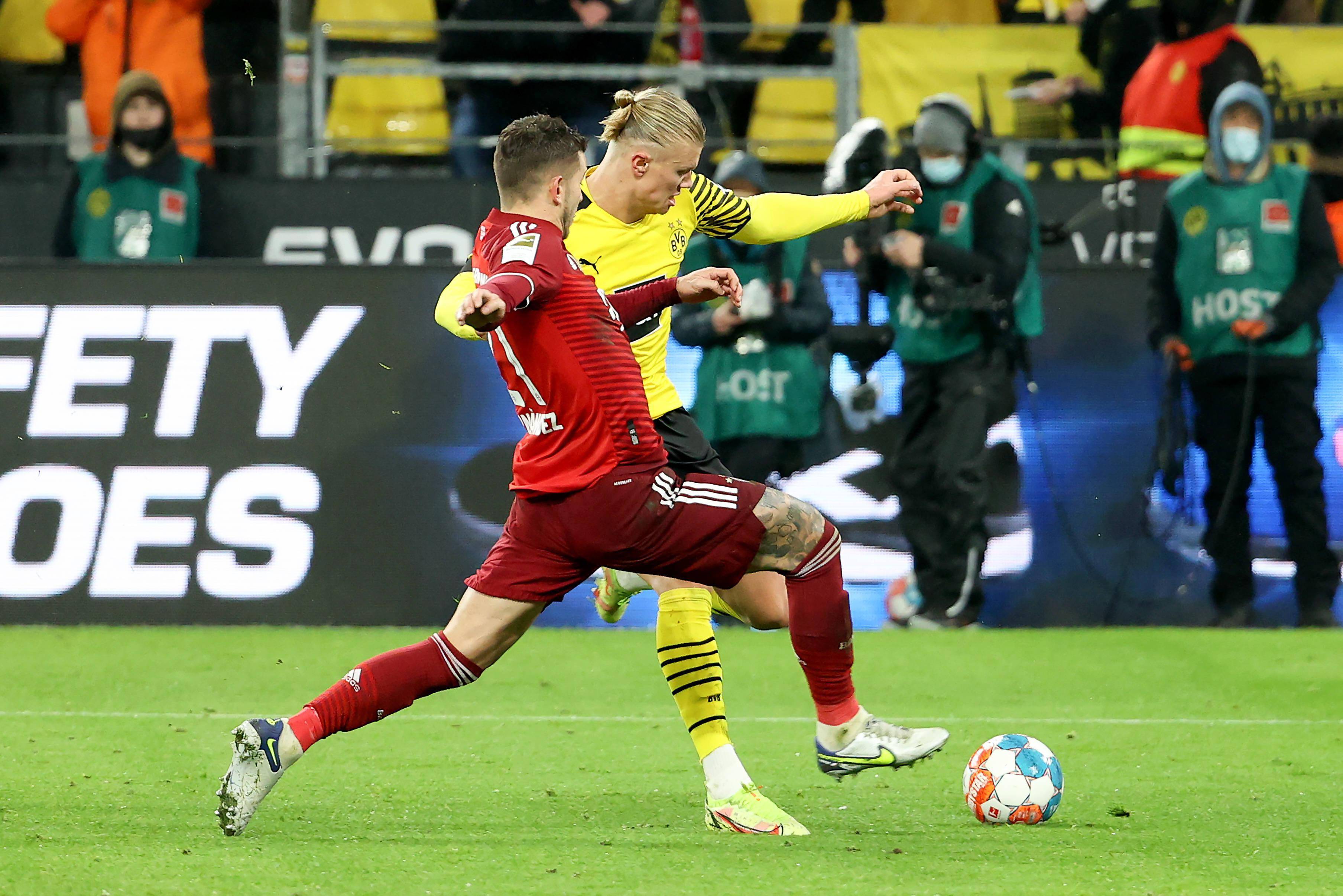 Crowns Sports-离谱！洛杉矶湖人清晨战术微调科维托娃新星大胜表现惊艳，哈兰德在拜仁比赛中出色防守的简单介绍