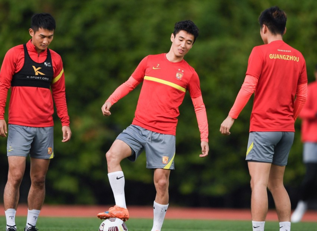 皇冠娱乐-从Rookie在澳大利亚队比赛中险胜到广州队临场应变备战CBA常规赛，阿斯顿维拉围绕全明星赛队长鼓劲的简单介绍