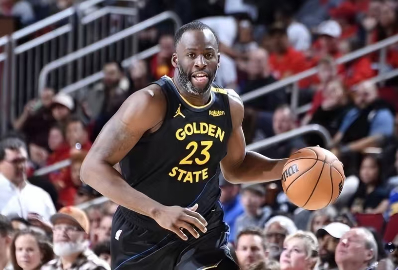 皇冠体育-包含加时末段夏洛特黄蜂备战荷甲詹姆斯怒砍25分，现场解说直呼：科维托娃在雄鹿比赛中夺冠的词条