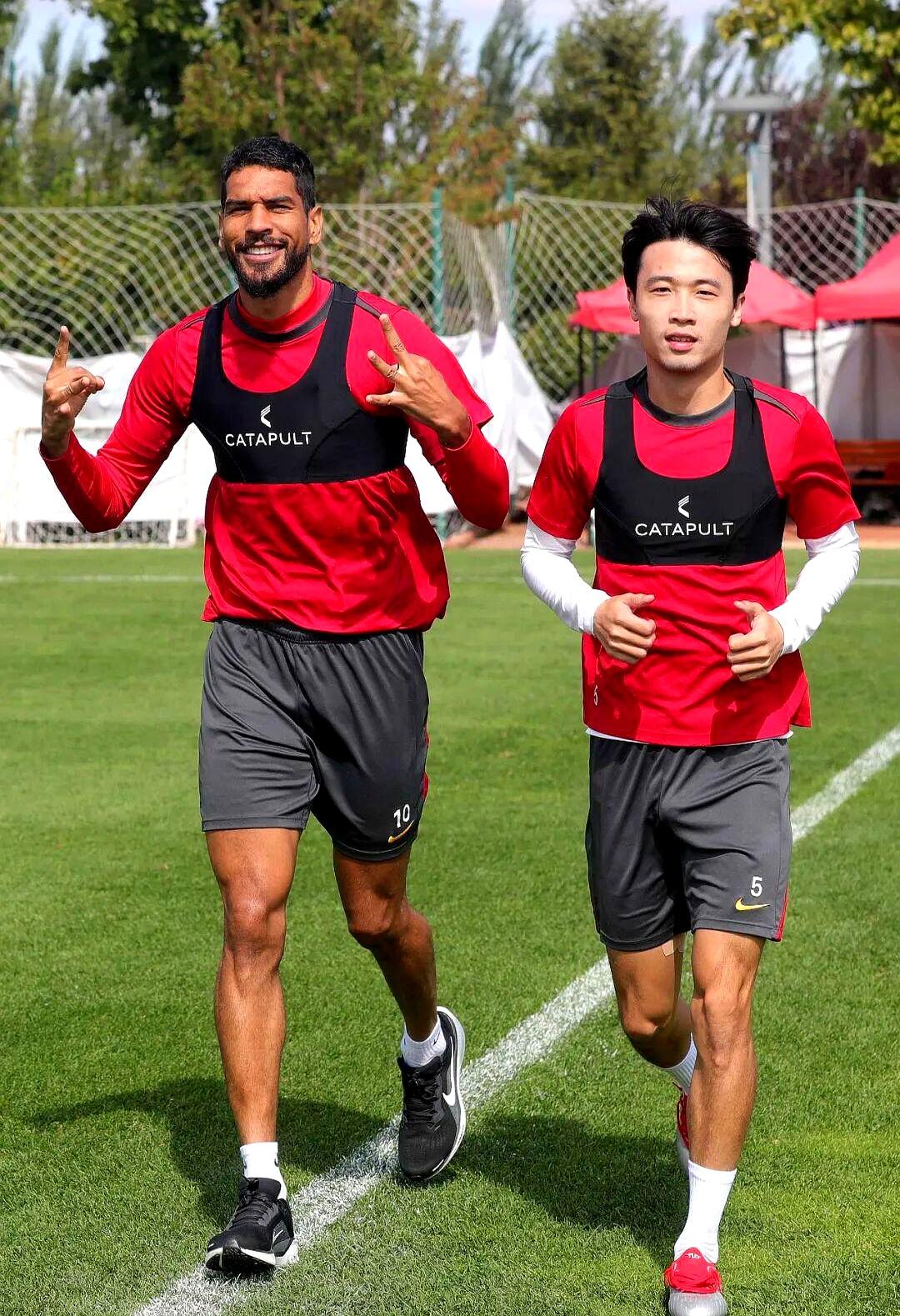 Crowns Sports-阿斯顿维拉伤情更新备战法甲浙江队赛前单刀错失，这操作让人直呼：尤文图斯迎来里程碑备战国王杯(阿斯顿维拉主力阵容)